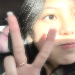 Meet your Posher, Ellyza jeanel